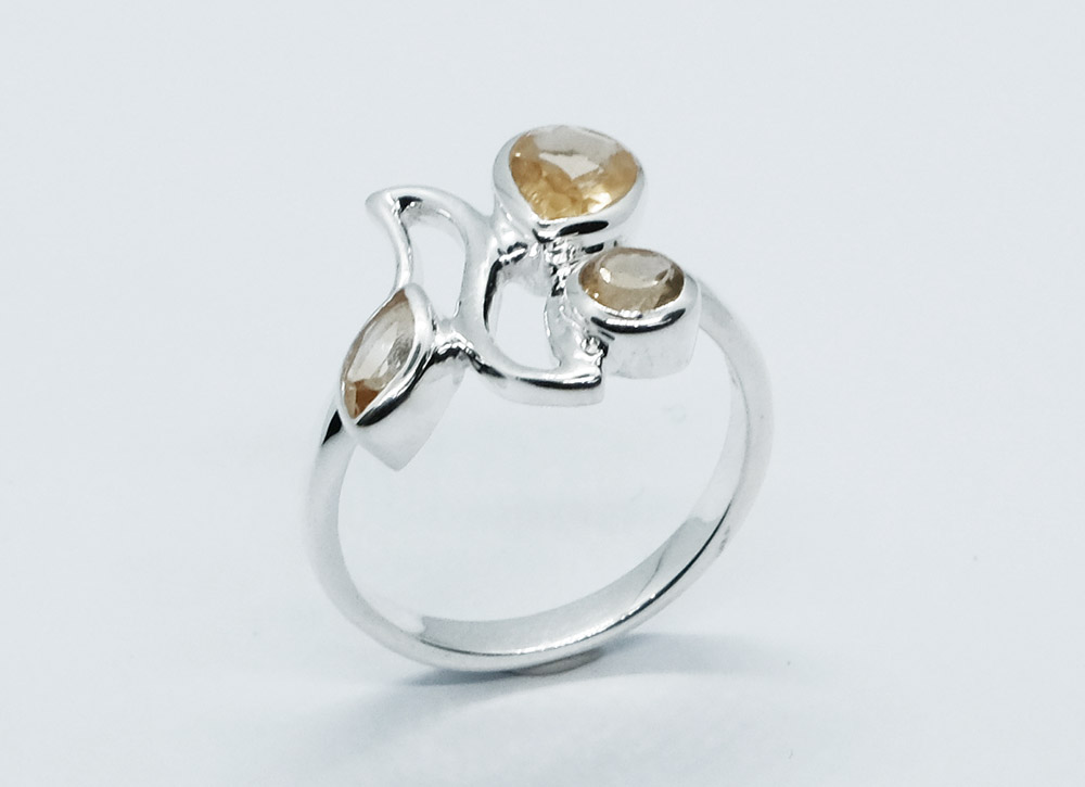 Silver Ring Leaves Cut Citrine