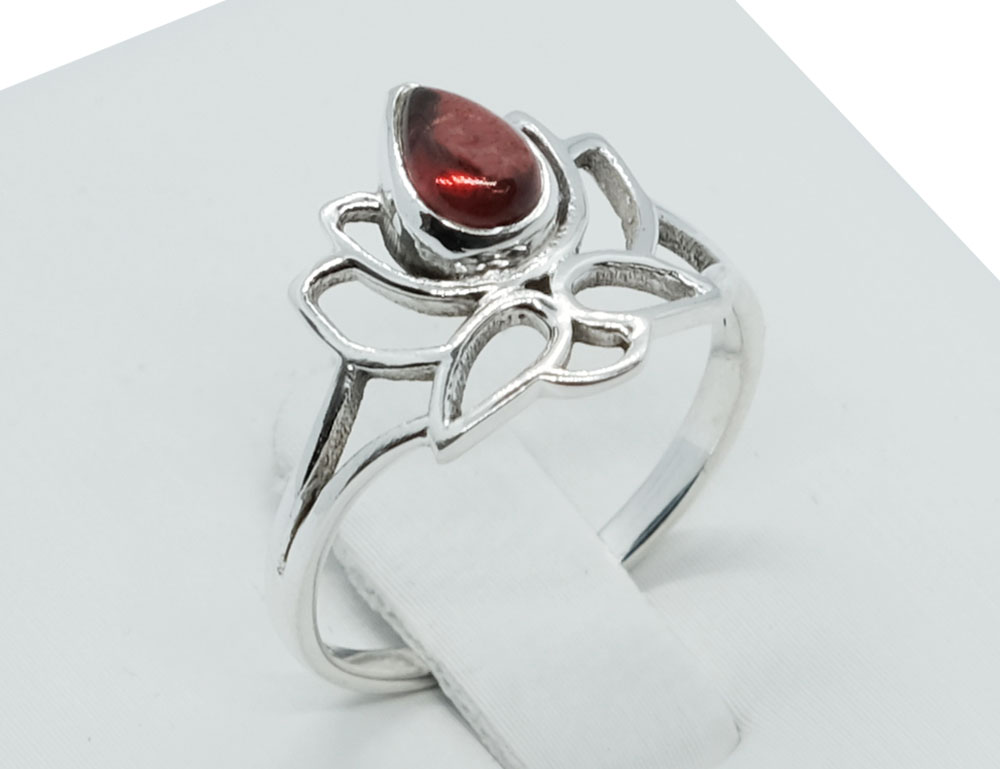 Silver Plated Ring MRQ Cut Garnet