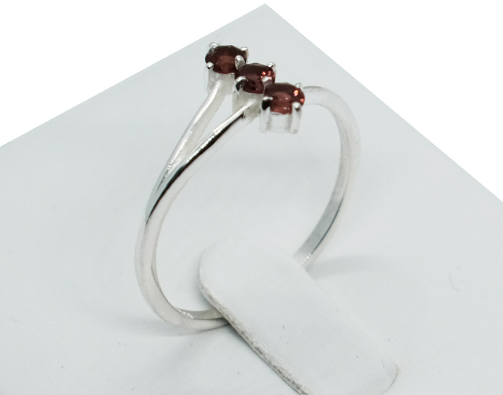 Silver Plated Ring 3 Stones Garnet
